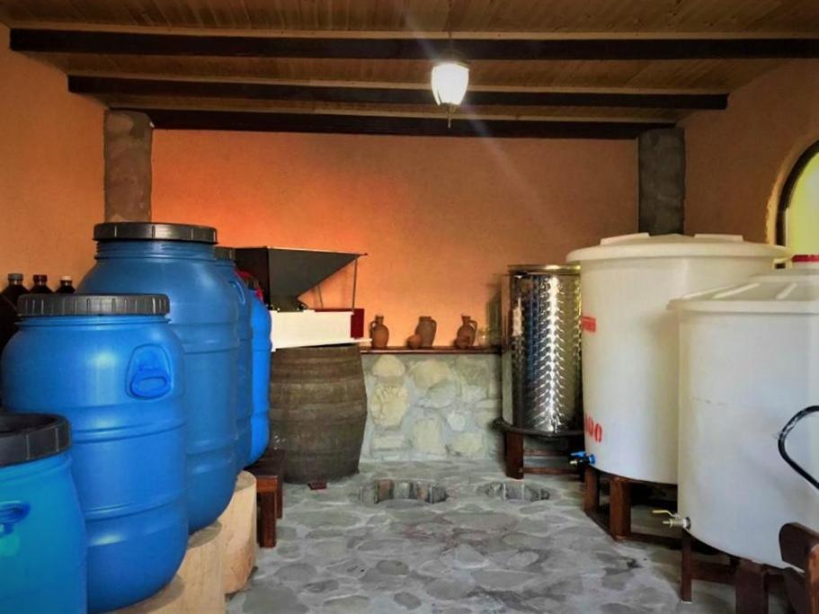 תלאווי Guesthouse Lilia &Wine Celler מראה חיצוני תמונה